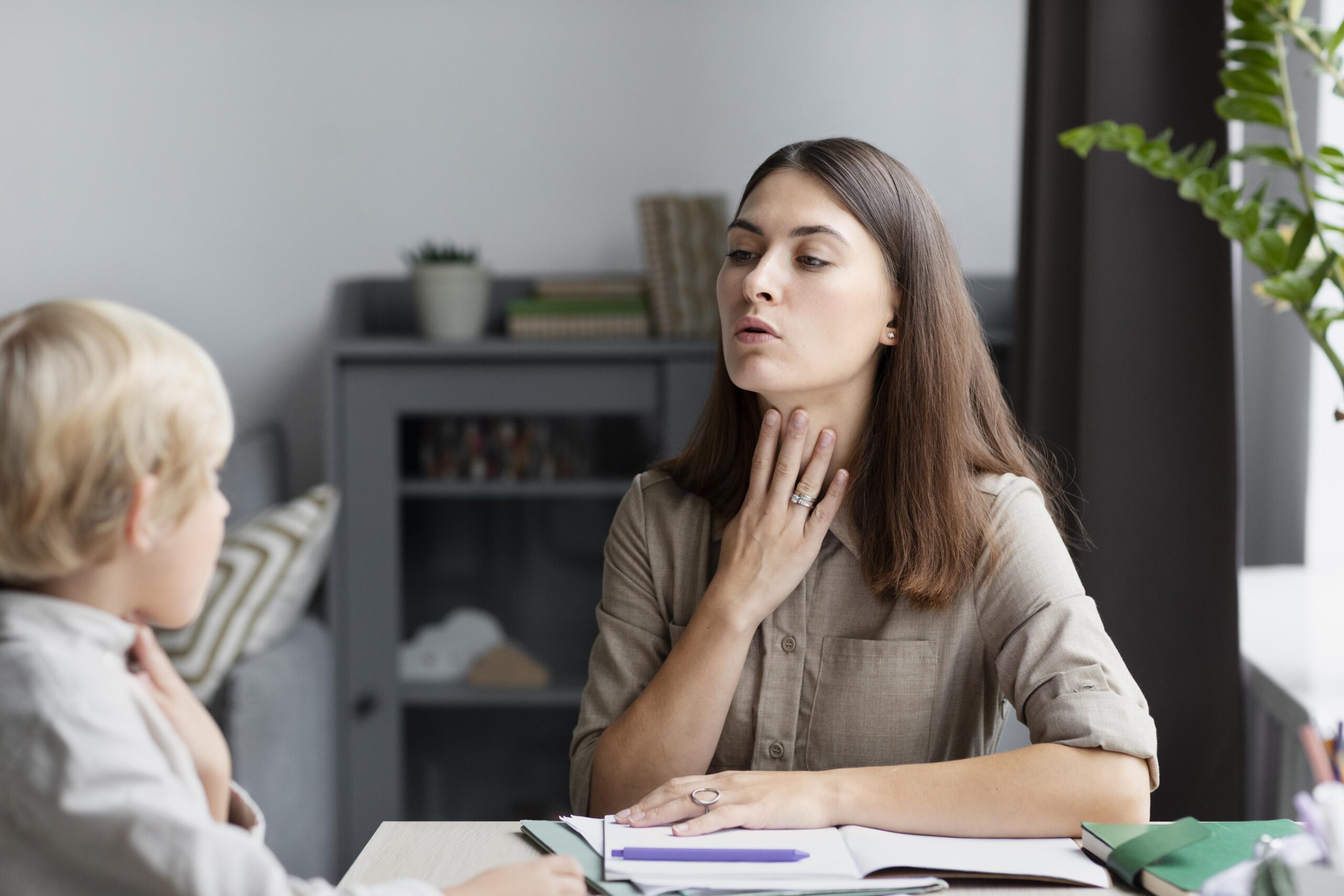 young-woman-doing-speech-therapy-with-little-boy